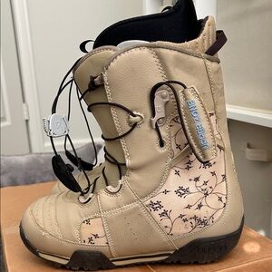 Burton Tan Snowboard Boots with Black Accents